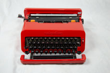 Charger l'image dans la galerie, Olivetti Valentine — Iconic Red Vintage Portable Typewriter (AZERTY) | BSIE Typewriters