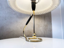 Charger l'image dans la galerie, Lampe de table Le Klint modèle 306 – Une lampe de bureau intemporelle en laiton par Kaare Klint !