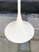 Load image into Gallery viewer, Verner Panton (1926-1998) Panthella Floor Lamp - Produced by Louis Poulsen - H. 130 Ø 50 cm.