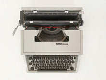 Load image into Gallery viewer, Typewriter Olivetti Dora / Lettera 31