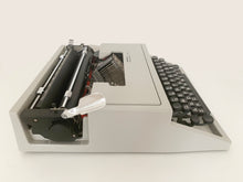 Load image into Gallery viewer, Typewriter Olivetti Dora / Lettera 31