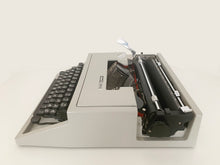 Load image into Gallery viewer, Typewriter Olivetti Dora / Lettera 31