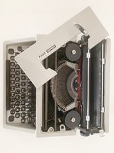 Load image into Gallery viewer, Typewriter Olivetti Dora / Lettera 31