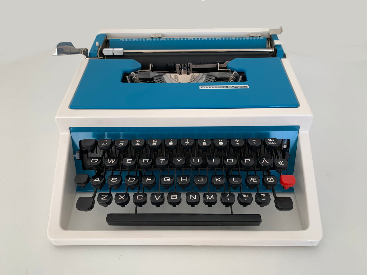 Typewriter Blue And White Mercedes Super T – Bsie