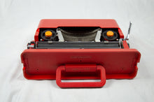 Charger l'image dans la galerie, Olivetti Valentine — Iconic Red Vintage Portable Typewriter (AZERTY) | BSIE Typewriters
