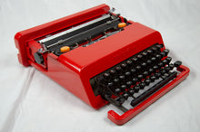 Charger l'image dans la galerie, Olivetti Valentine — Iconic Red Vintage Portable Typewriter (AZERTY) | BSIE Typewriters
