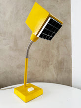 Charger l&#39;image dans la galerie, BJÖRN SVENSSON - Lampes de table Métal - Seconde moitié du XXe siècle - Jaune
