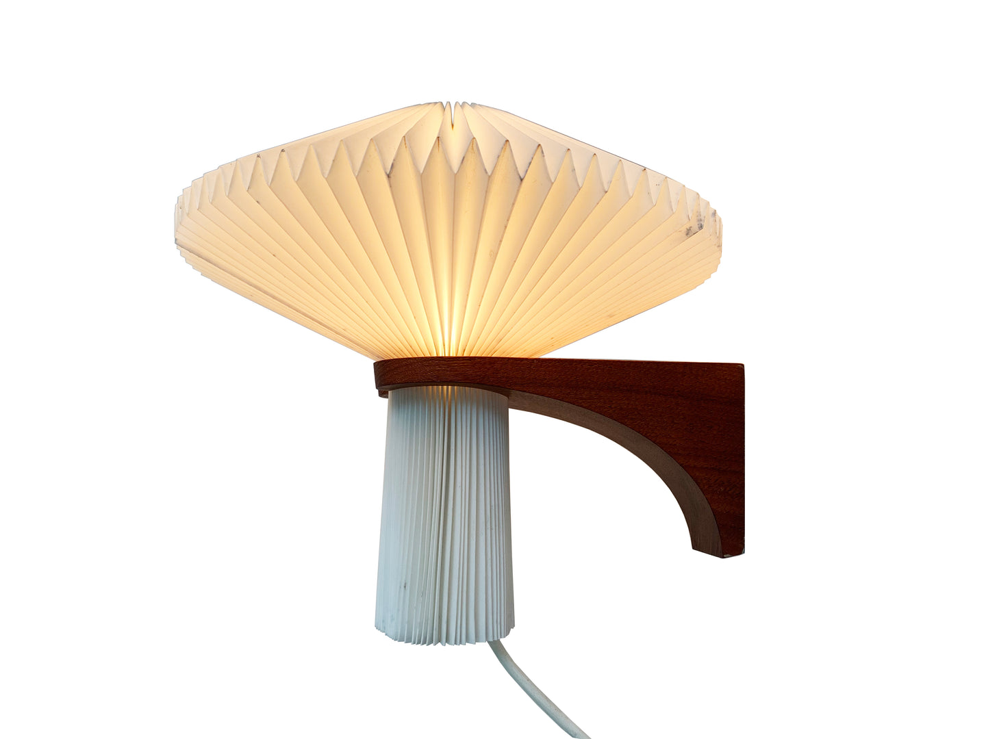 Vintage Le Klint no. 204 Teak Wall Lamp - A Danish Design Classic!