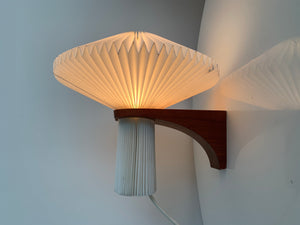 Vintage Le Klint no. 204 Teak Wall Lamp - A Danish Design Classic!