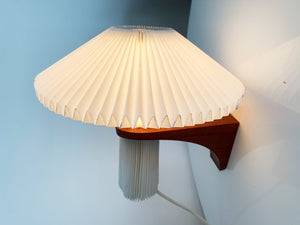 Vintage Le Klint no. 204 Teak Wall Lamp - A Danish Design Classic!