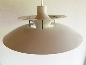 Poul Henningsen. PH 5 Suspension Blanc. Fabriqué chez Louis Poulsen. Ø. 50 cm.