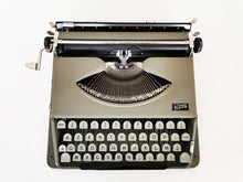Load image into Gallery viewer, Typewriter Gossen Tippa
