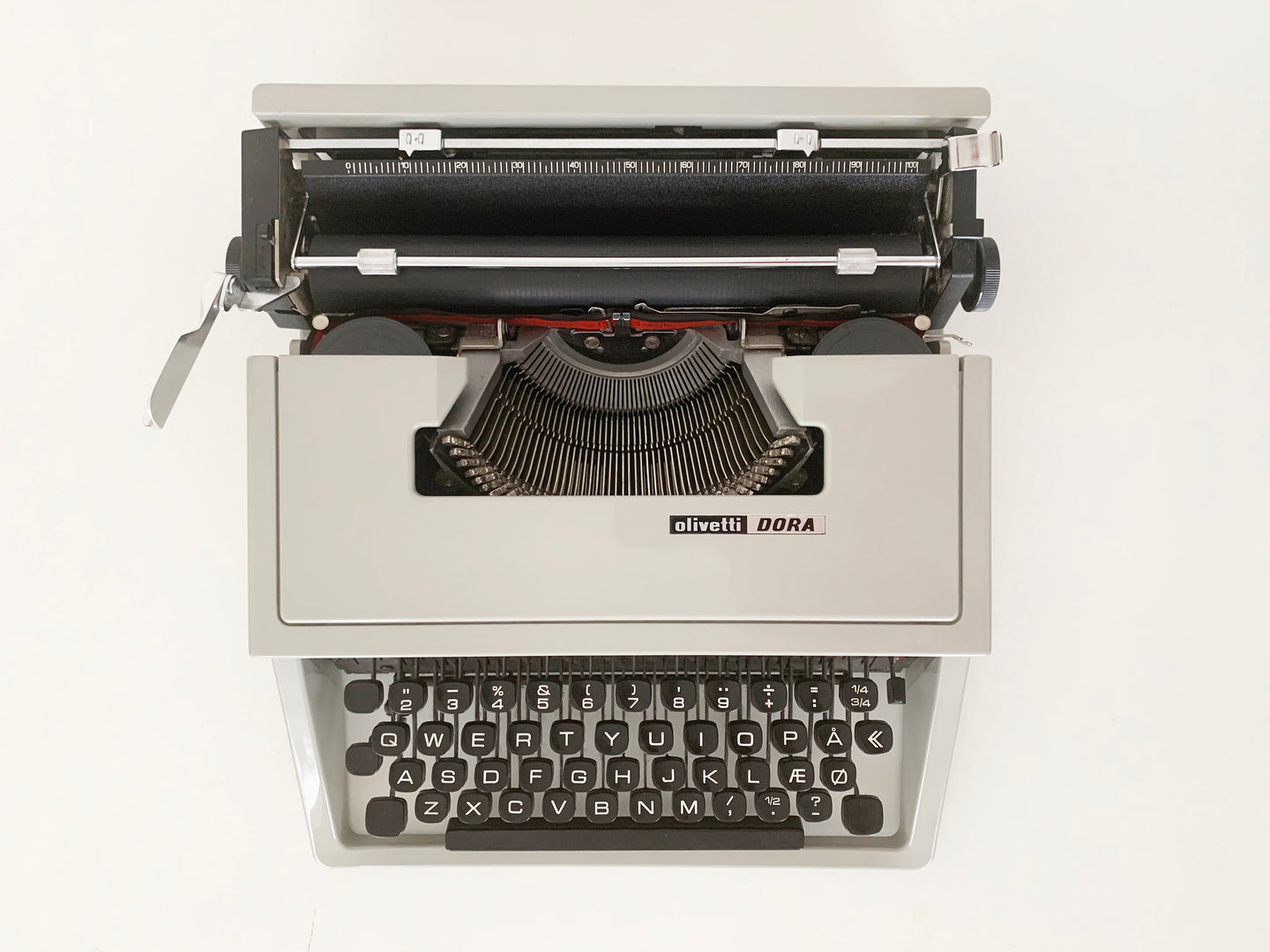 Typewriter Olivetti Dora / Lettera 31