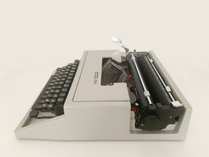Typewriter Olivetti Dora / Lettera 31
