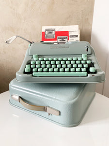 Machine à écrire verte Hermes Media 3 Round - Machine à écrire portable - Fonctionnant parfaitement - 1960 - Cadeau parfait pour l'écrivain - Clavier AZERTY