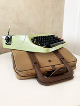 Charger l&#39;image dans la galerie, Olivetti Lettera 22 Green - Original Color - Fully Working Typewriter - AZERTY Keyboard
