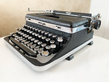 Charger l&#39;image dans la galerie, 1930&#39;s Typewriter Black Royal De Luxe - Fully Working - Perfect Gift For The Writer - AZERTY Keyboard
