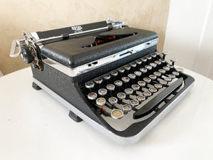 1930's Typewriter Black Royal De Luxe - Fully Working - Perfect Gift For The Writer - AZERTY Keyboard