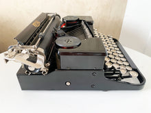 Load image into Gallery viewer, Typewriter Glossy Black Royal Model P - Looks And Works Very Well - Perfect Gift For The Writer - AZERTY
